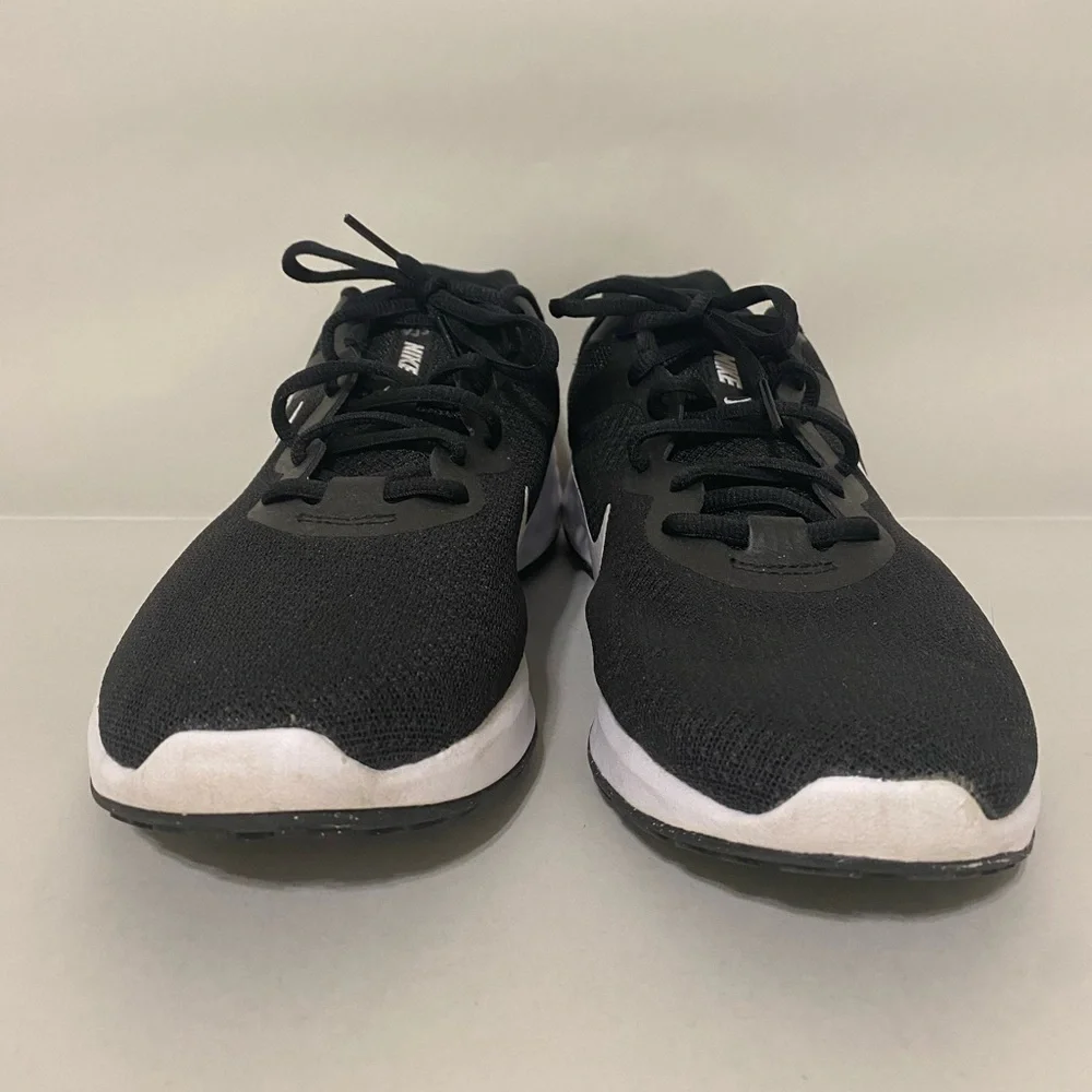 Black and white Nike running shoes. New. Size 9.5. - Picture 4 of 4